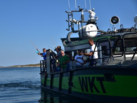 Firmatur og havfiske utenfor Bogøya. Frøyas skjærgård Øyrekka på Trøndelagskysten