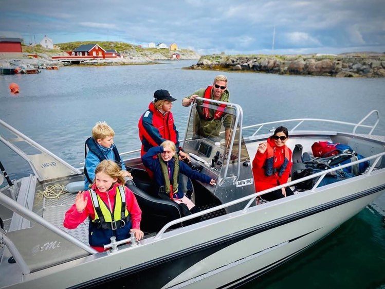 Familieferie og skjærgårdsjeep i Frøyas skjærgård, Bogøya i Øyrekka på Trøndelagskysten 