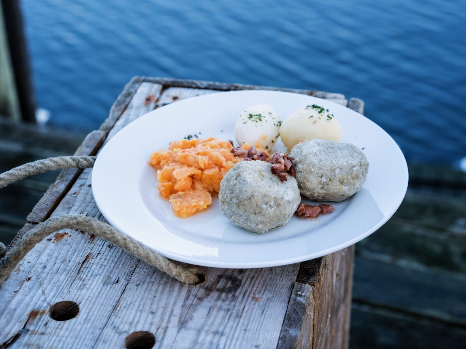 Havna Kafé på øya Mausund i Frøyas skjærgård, Øyrekka på Trøndelagskysten