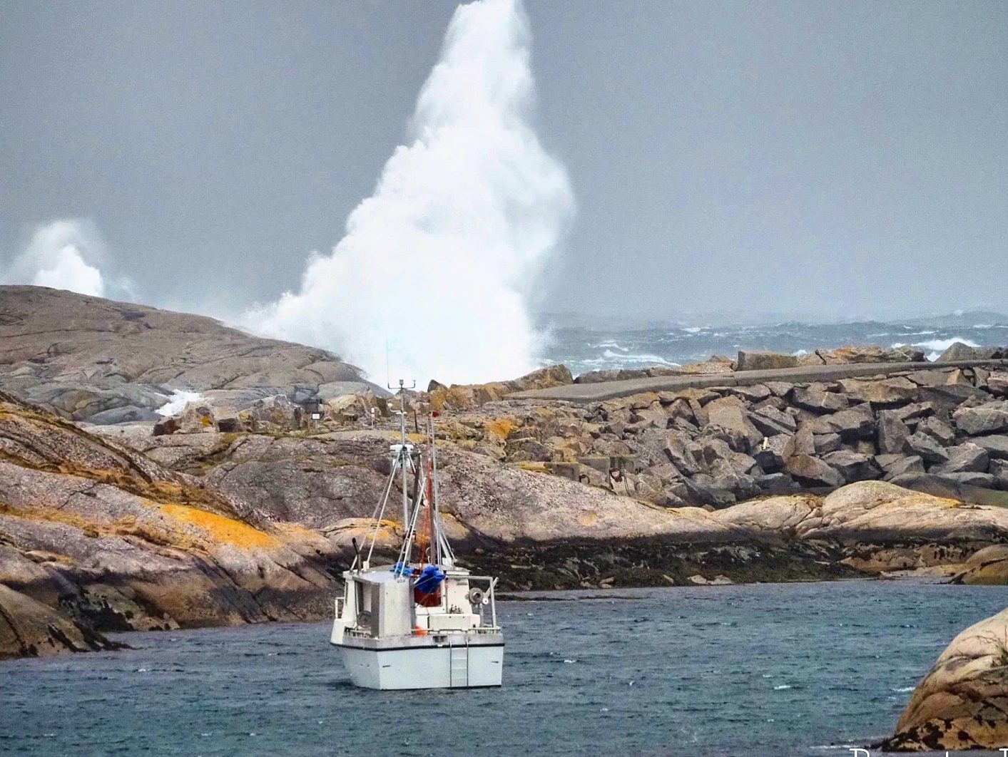 Stormvær og helårs kystopplevelser i Øyrekka på Frøya