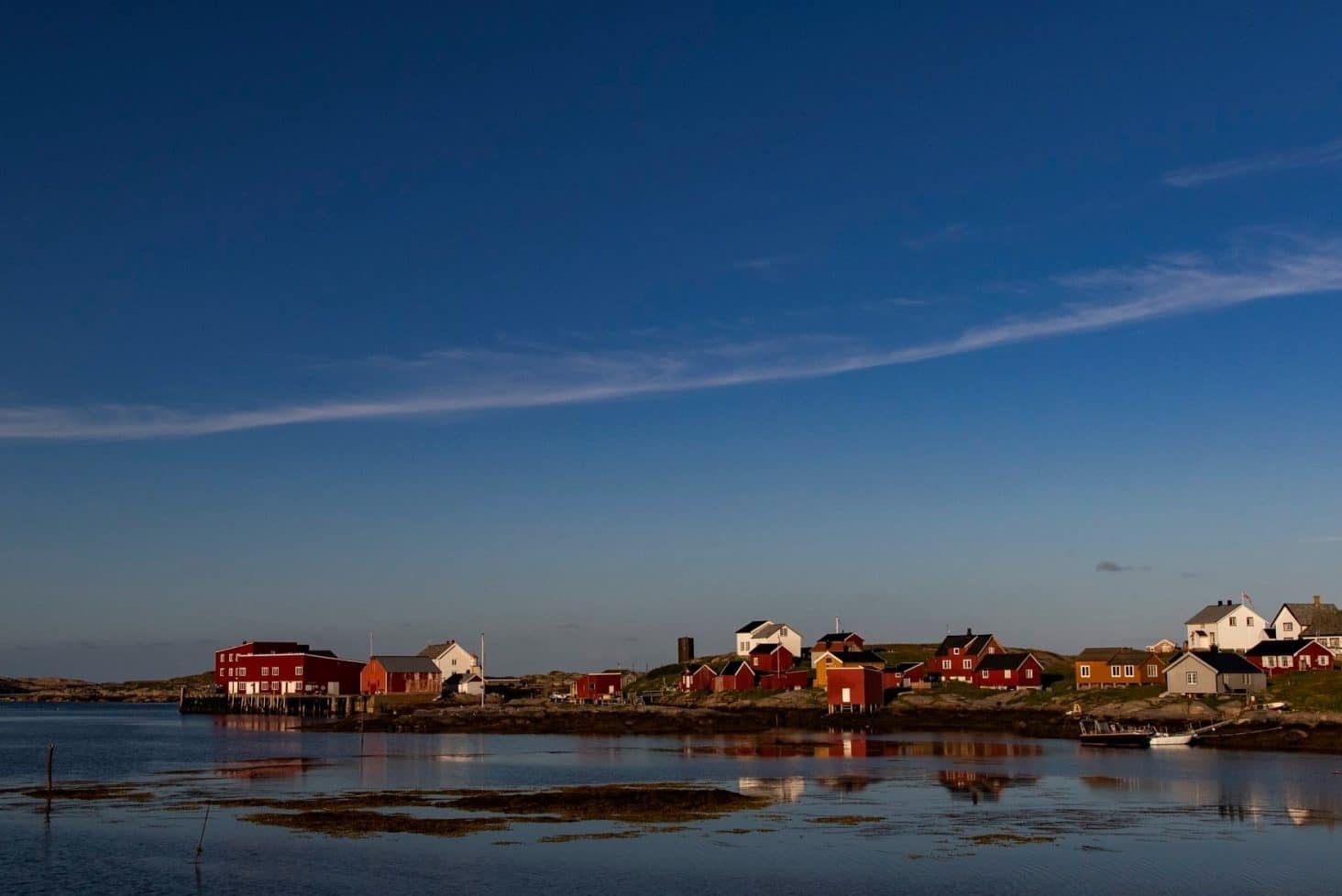 Øyrekka har alt en fotograf kan drømme om! Pittoreske fiskevær, heftig natur og et spennende dyreliv. Se bilder fototurer i Trøndelag her!