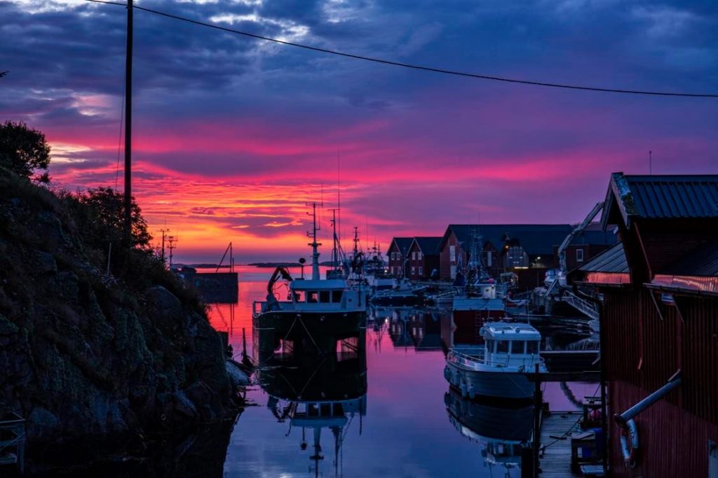 Bli med på øyhopping, fotuterer og opplevelser i Frøyas skjærgård, sør på Trøndelagskysten.