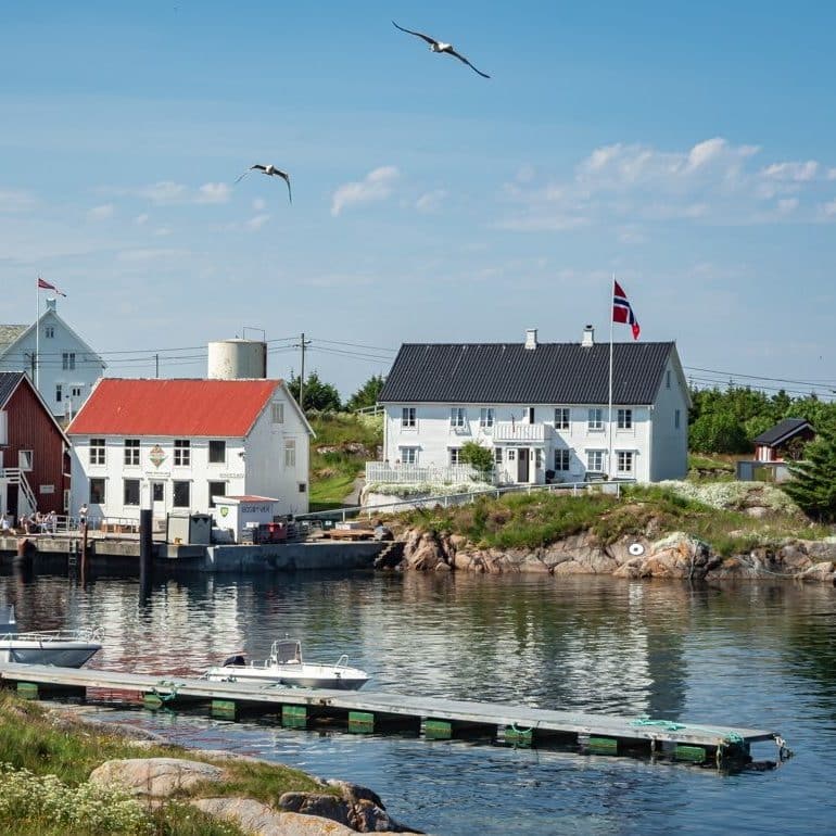 Informasjon om overnatting, spisesteder og opplevelser i Frøyas skjærgård, Øyrekka på Trøndelagskysten